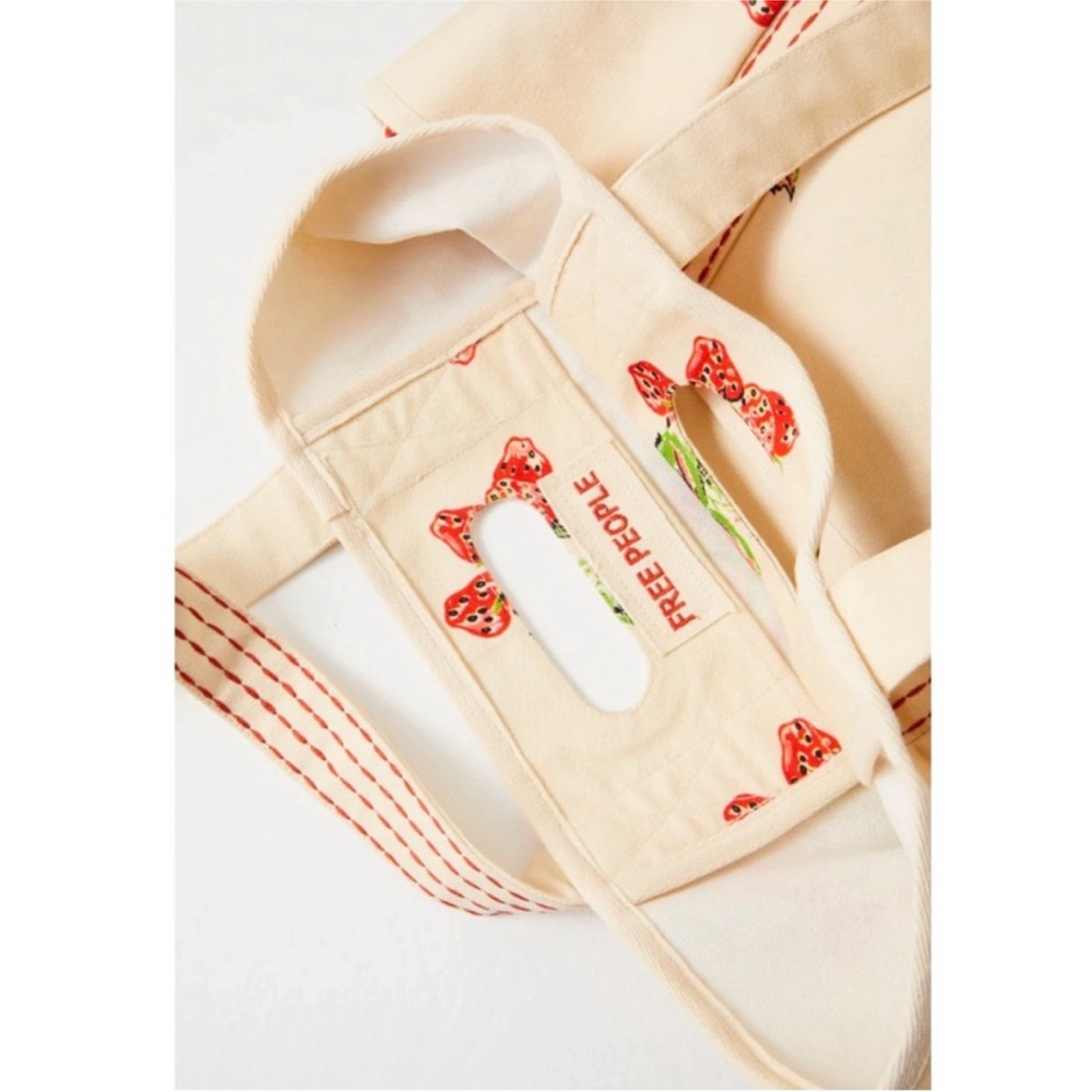 Free People Caravan Tote Strawberry - Picture 5 of 9